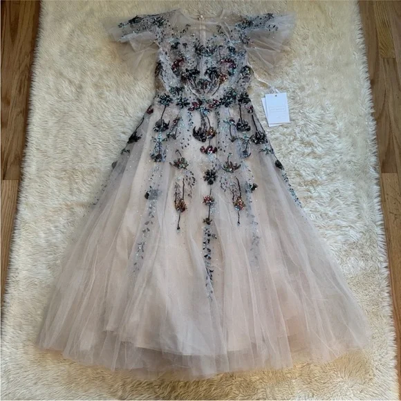 NWT Mac Duggal 20510 Nude Flutter Sleeve
Embellished Floral Dress - Size 2 - Picture 4 of 8